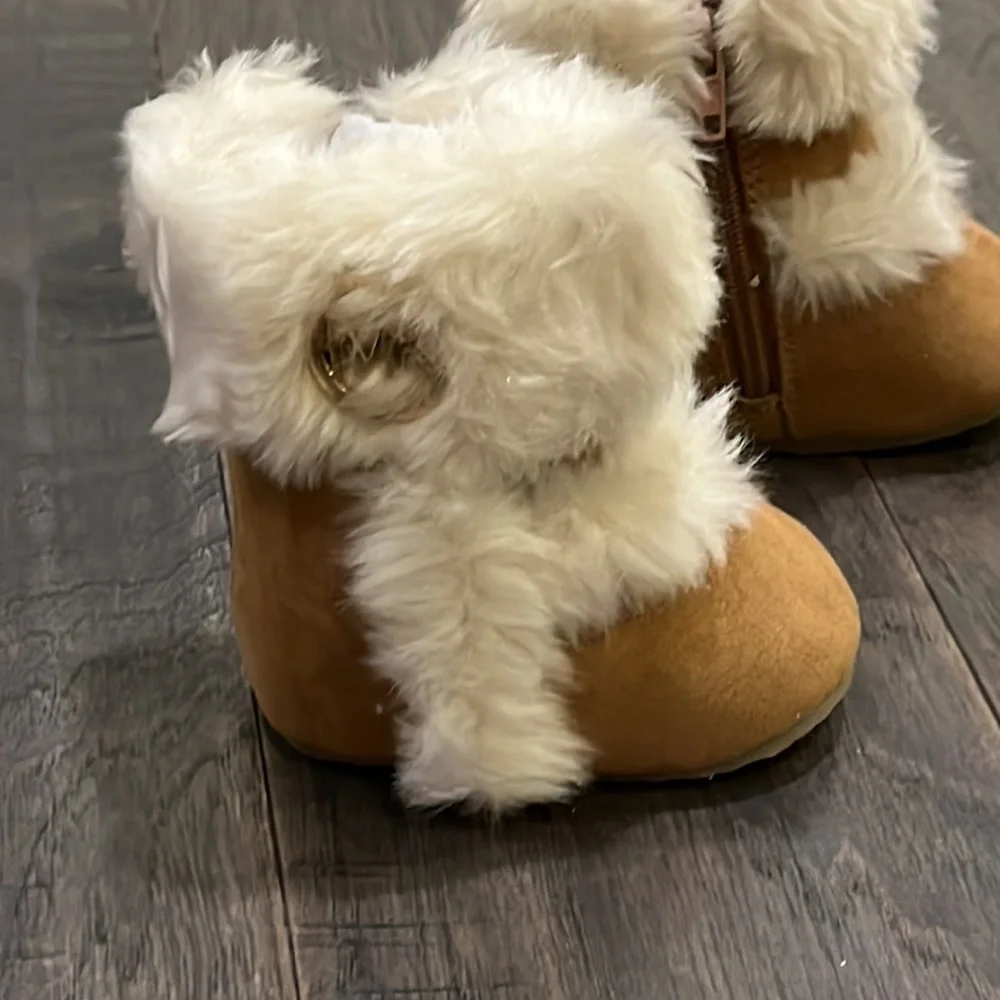 Michael Kors Baby Grace Fur Crib Booties Infant new tan Shoes Boots Girls Size 1